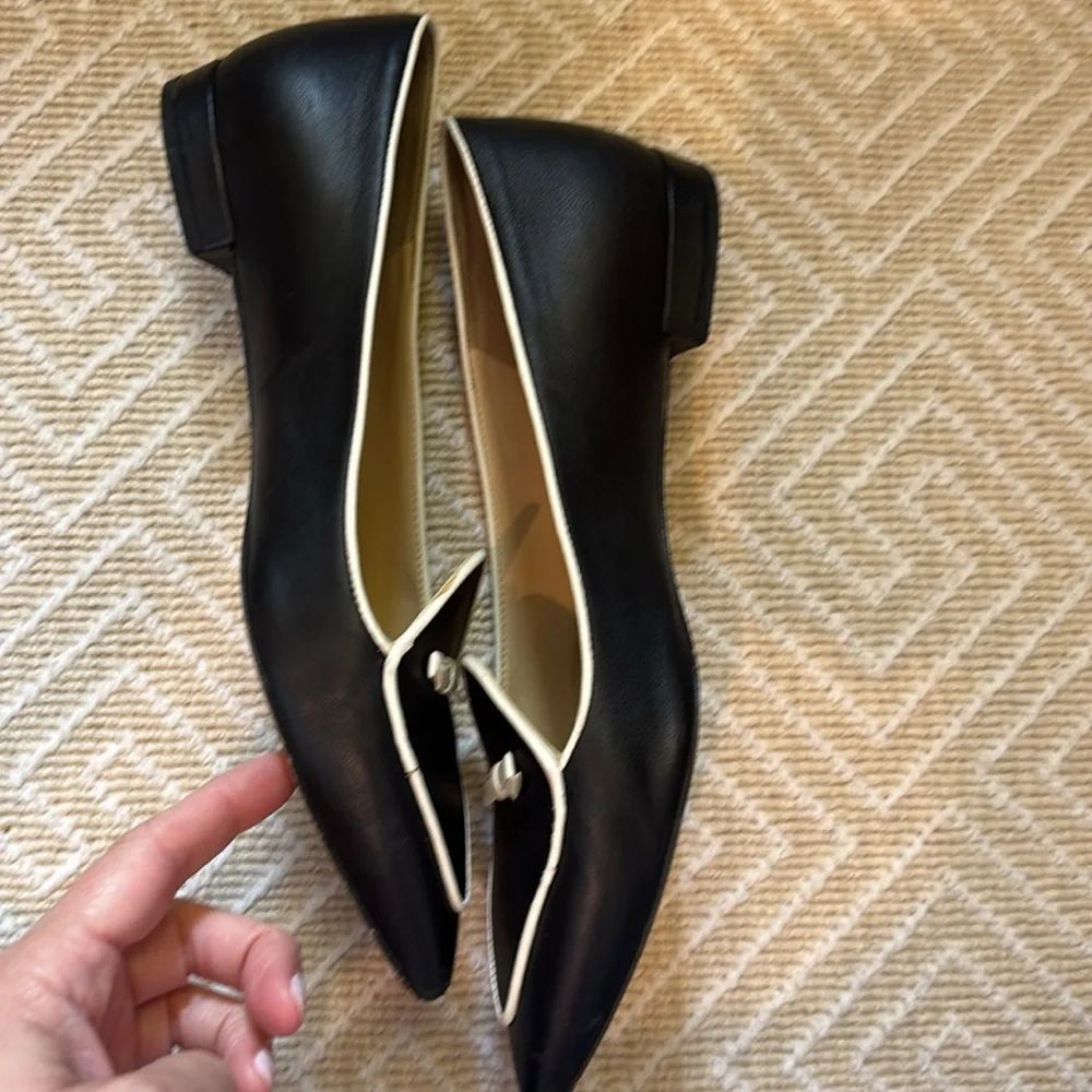 Black and white loafer with bow. Size 7 - Picture 5 of 6